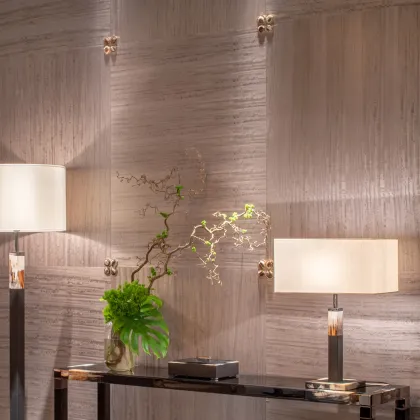 Zdjęcie Boazeria z drewna eukaliptusowego i pozłacanym mosiądzem 24k - Arcahorn