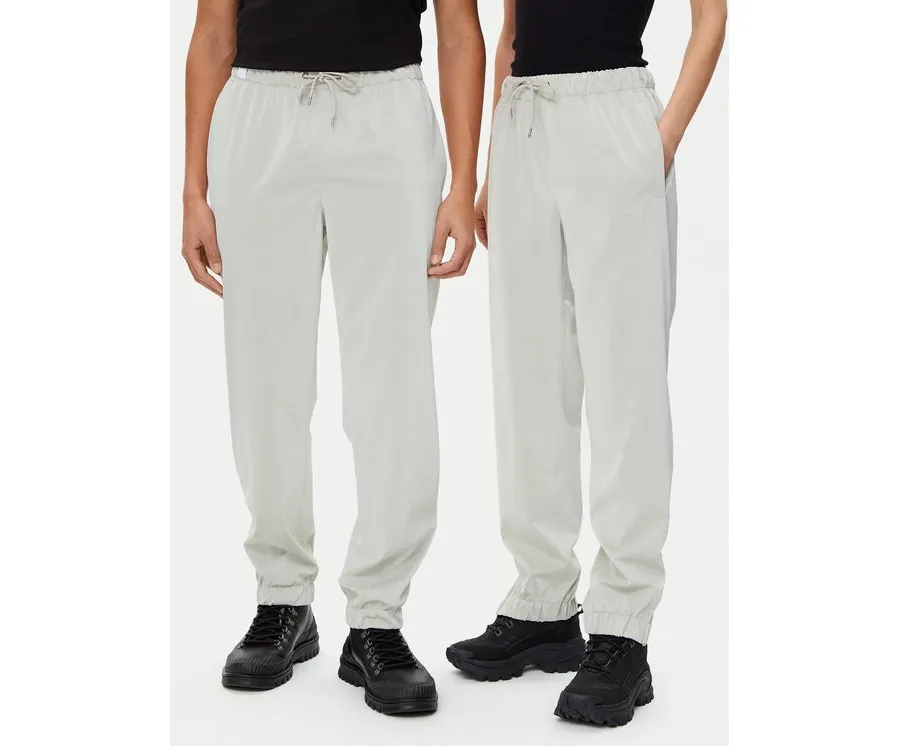 obrazek 1 Rains Spodnie przeciwdeszczowe Unisex 18560 Beżowy Regular Fit