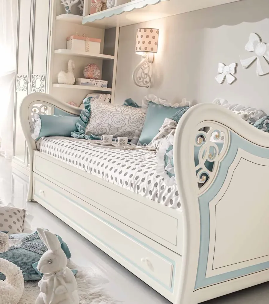 picture 3 Set of Italian furniture for girls