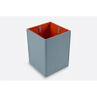 Zdjęcie Prestiżowy skórzany kosz na papier w kolorach błękitu i pomarańczy - idealny do biura lub gabinetu