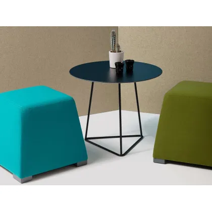 Zdjęcie Stolik kawowy pasujący do wszelkiego rodzaju aranżacji z lakierowaną strukturą i blatem