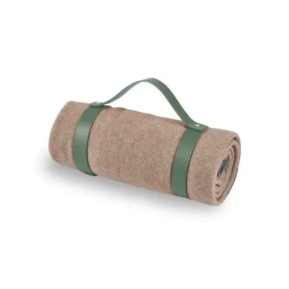 Zdjęcie Stylowy skórzany pas do koca w wyjątkowym kolorze eukaliptusa