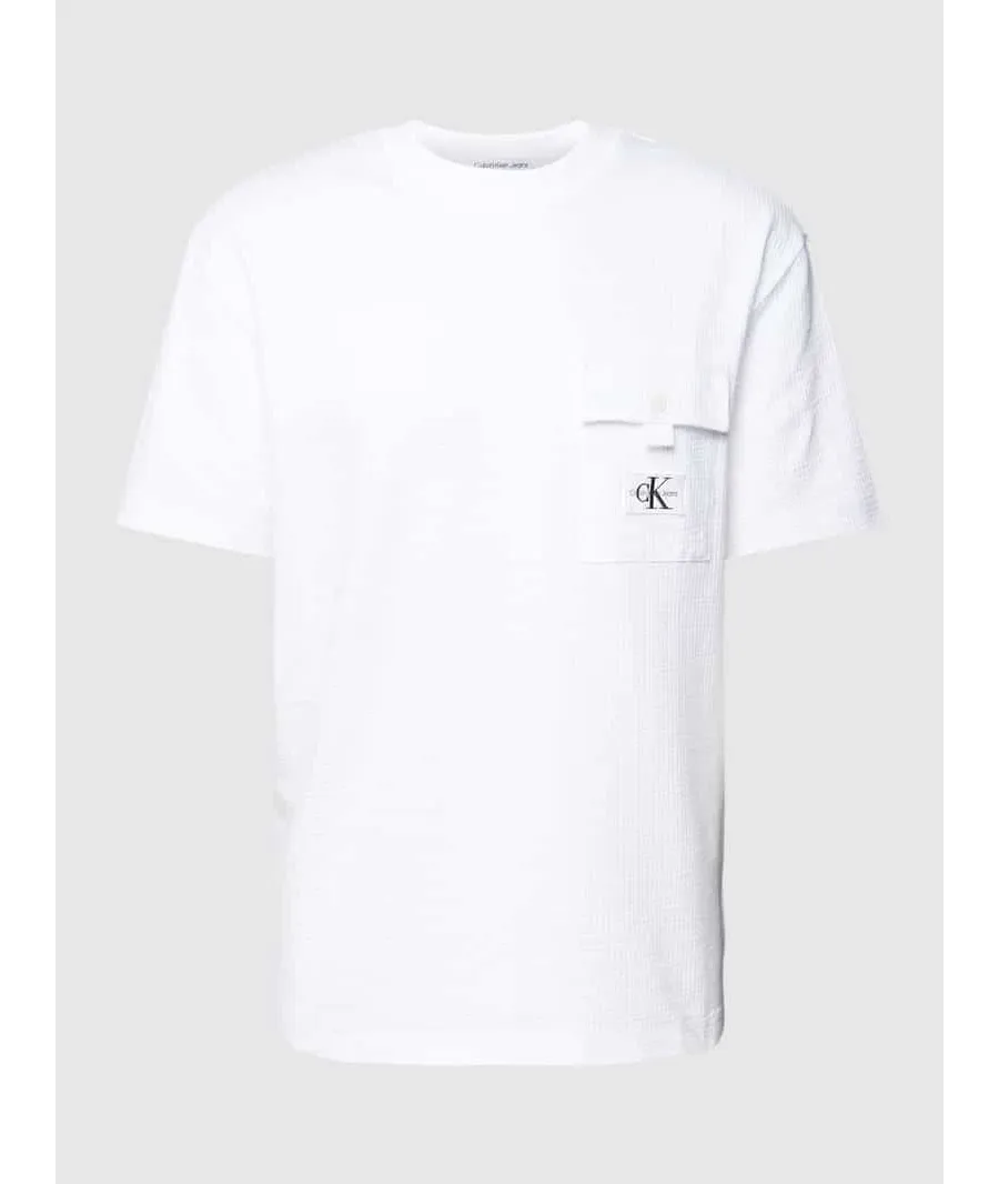 obrazek 1 T-shirt z kieszenią na piersi i naszywką z logo