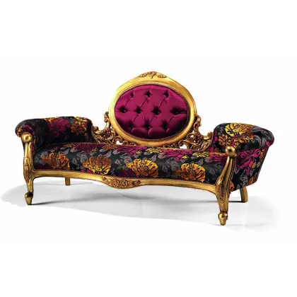 Zdjęcie Włoska wyściełana trzyosobowa sofa w stylu klasycznym