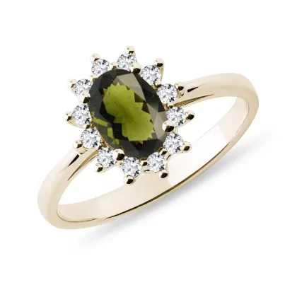 Zdjęcie Pierścionek wykonany z żółtego złota z diamentami i mołdawitem KLENOTA
