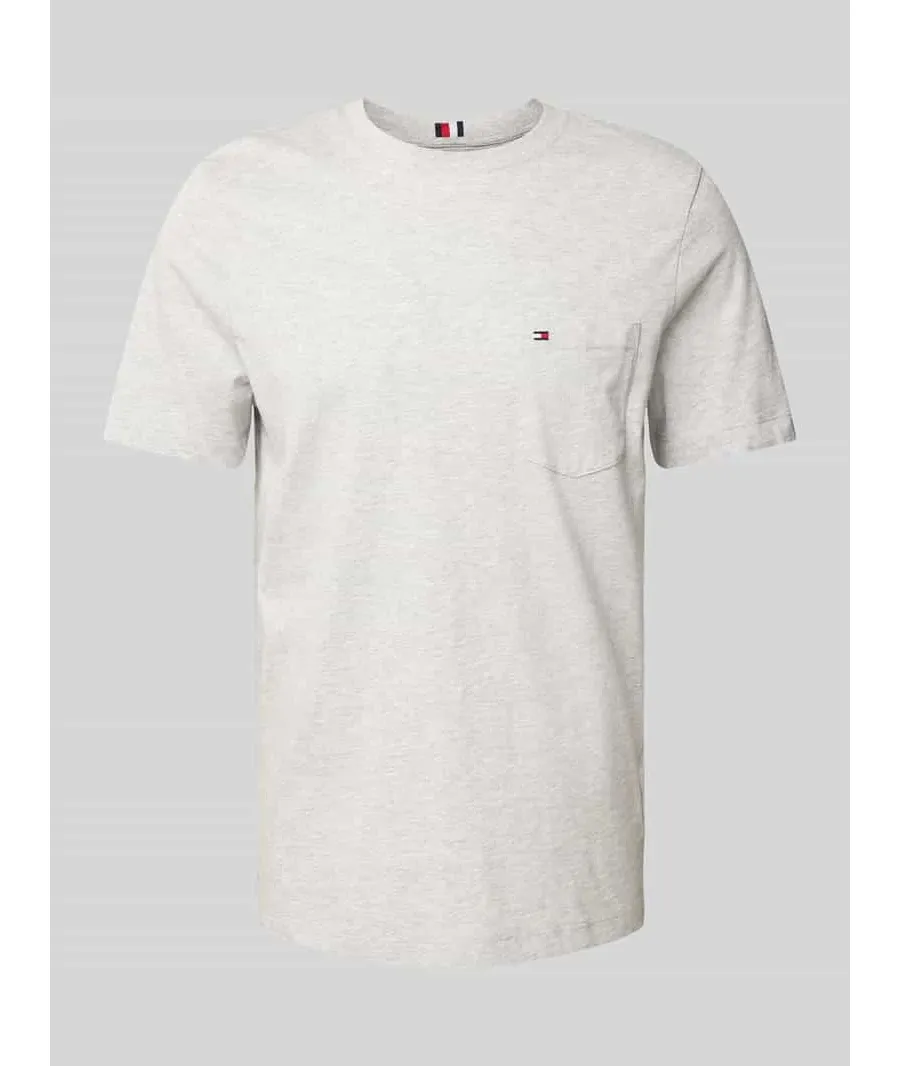 obrazek 1 T-shirt z kieszenią na piersi