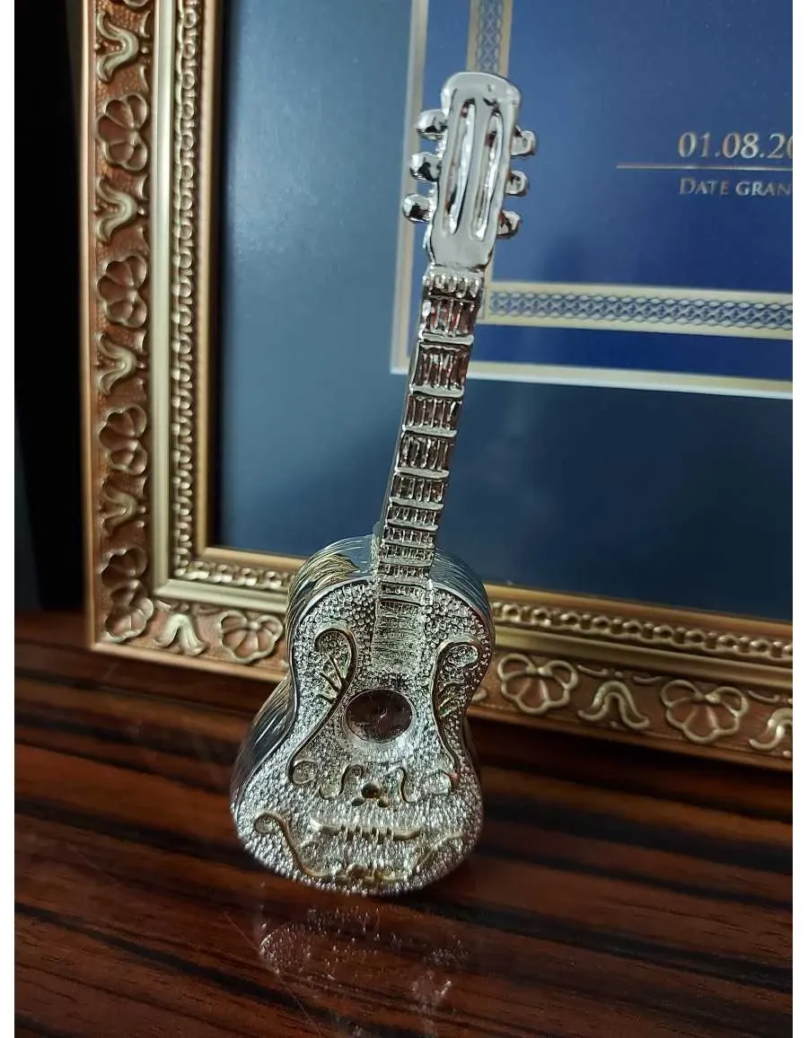 picture 1 Figure with a guitar - Astra Argenti