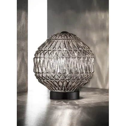 Zdjęcie Gustowne włoskie oświetlenie do różnorodnych wnętrz - lampa stołowa