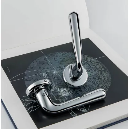 Zdjęcie Stylowa klamka Robodue od Colombo Design do drzwi