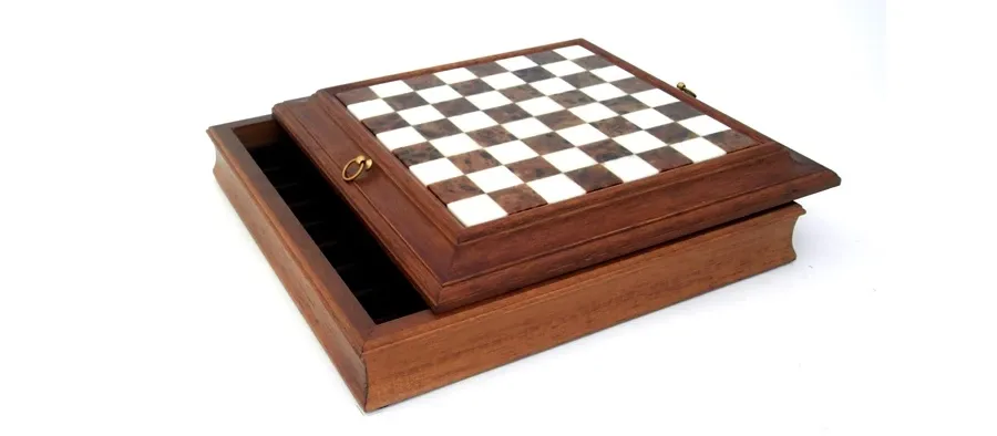 picture 3 Prestigious wooden chess set 39B+280AW