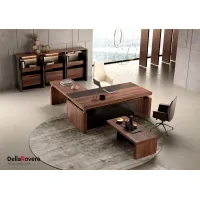 Picture Elegant office desk from Italy