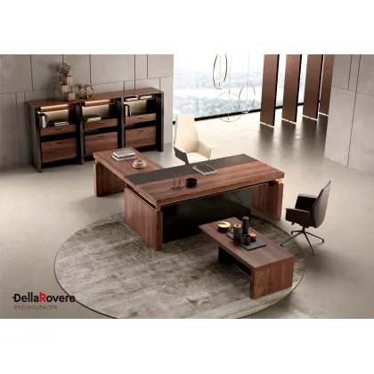 Zdjęcie Eleganckie biurko gabinetowe z Włoch