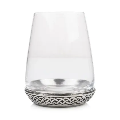 Zdjęcie Wyjątkowa szklanka do napoju zdobiona celtyckim motywem z pewteru – niezapomniany prezent na szczególną okazję