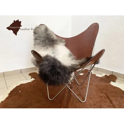 Zdjęcie Stylowy dywan ze skóry owczej do wyjątkowych wnętrz