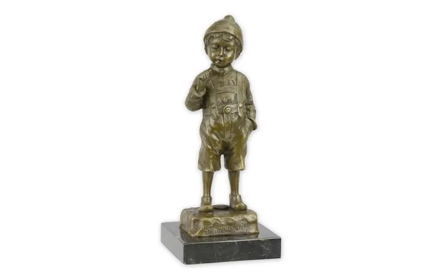 obrazek 1 Stylowa rzeźba przedstawiająca młodego palacza z brązu