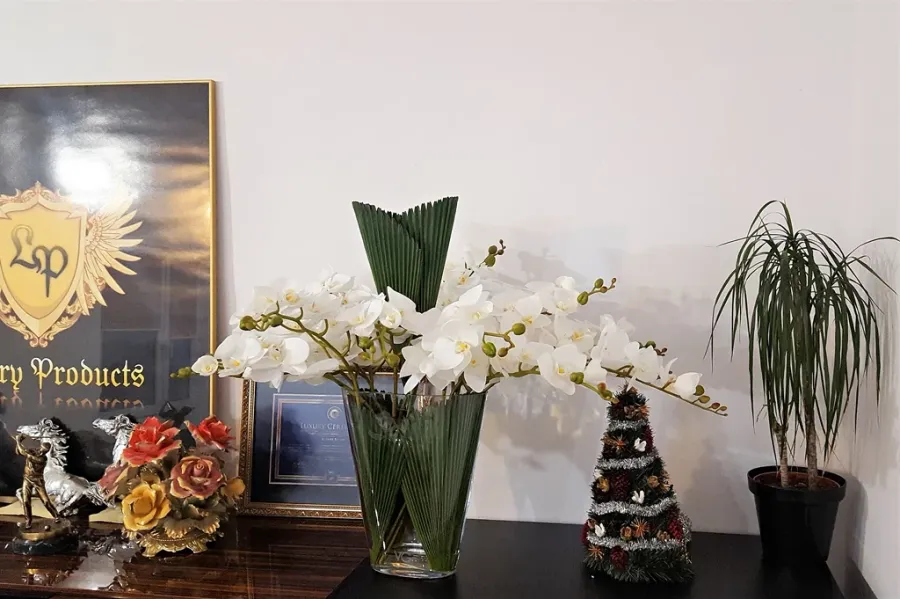 picture 6 Avant garde floral composition by Italian brand VG