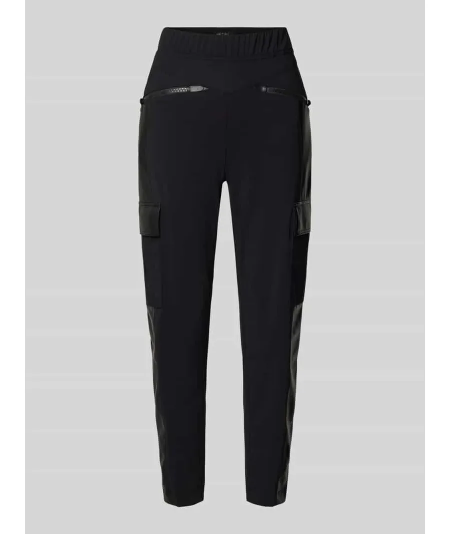 obrazek 1 Spodnie materiałowe o kroju slim fit z kieszeniami zapinanymi na zamek błyskawiczny