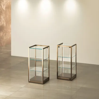 Zdjęcie Unikalna gablota z rurek żeliwnych i hartowanego szkła