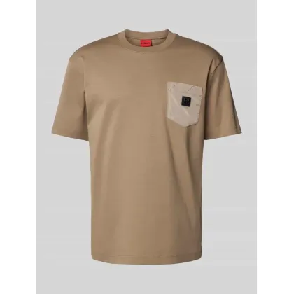 Zdjęcie T-shirt z naszywką z logo
