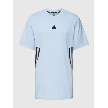 Zdjęcie T-shirt z naszywką z logo