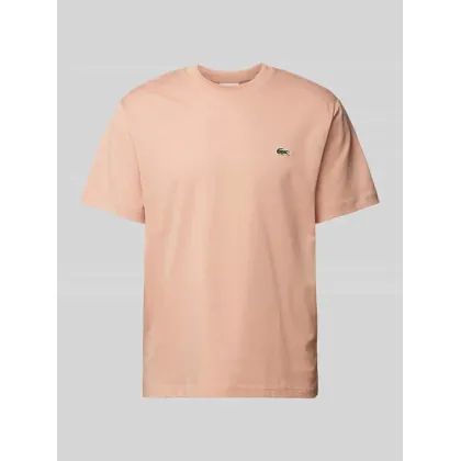 Zdjęcie T-shirt z naszywką z logo