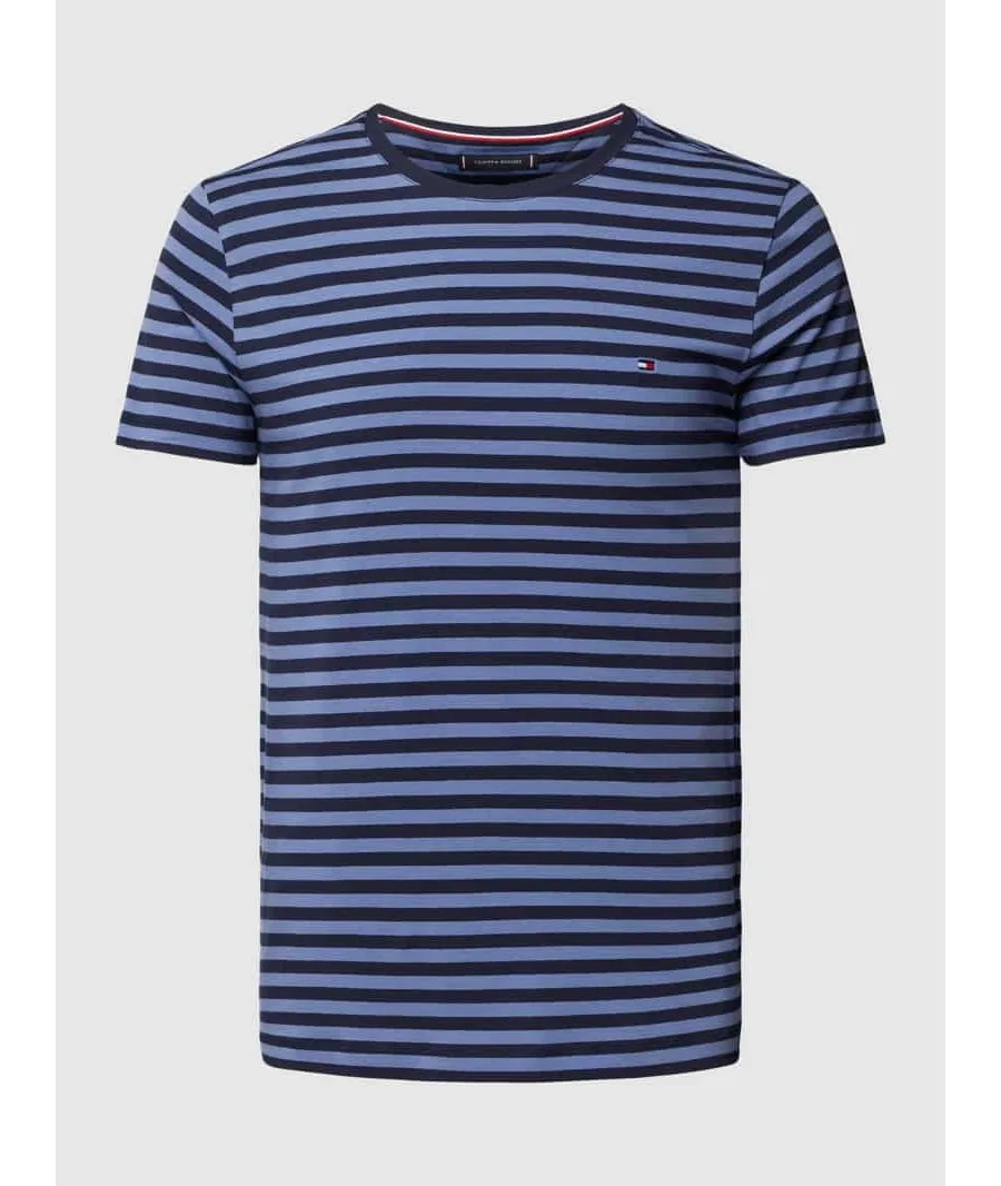 obrazek 1 T-shirt o kroju slim fit z wyhaftowanym logo