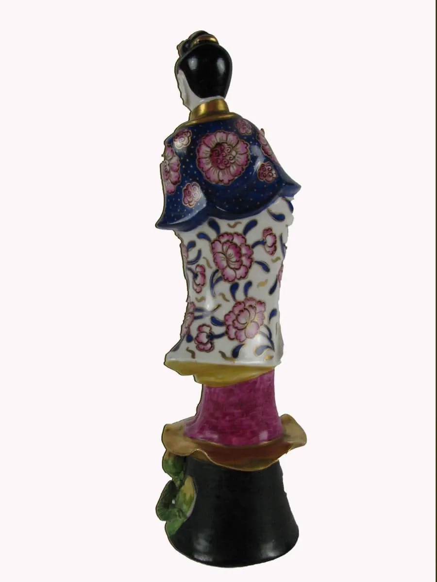obrazek 2 Figura orientalnej kobiety z polichromowanej porcelany