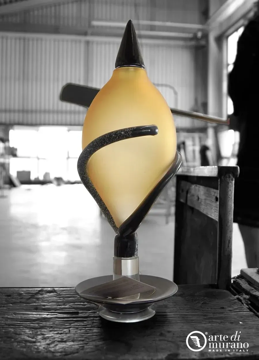 obrazek 1 Modernistyczna bursztynowa, satynowa butelka wazon z dmuchanego szkła Murano