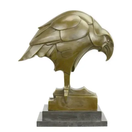 Zdjęcie Elegancka rzeźba orła w stylu Art deco