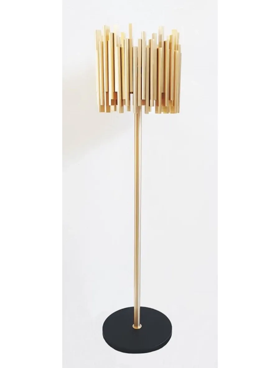 obrazek 1 Stylowa lampa podłogowa LED w formie mosiężnych rur - Il Paralume Marina