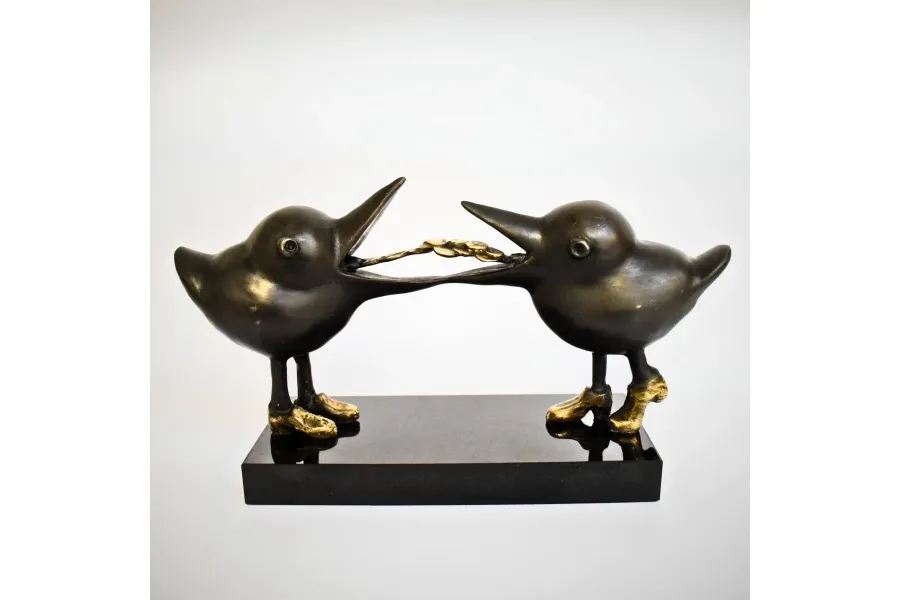 obrazek 1 Niebanalna statuetka "Dobra komunikacja jest warta złota dla obu stron" - z okazji jubileuszu