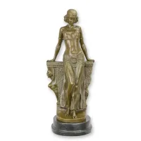 Picture Luxurious bronze sculpture of a beautiful Egyptian dancer