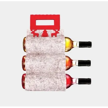 Zdjęcie Piękna torba do wina ze świątecznym zdobieniem przy uchwycie