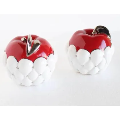 Picture A fascinating apple with crystals