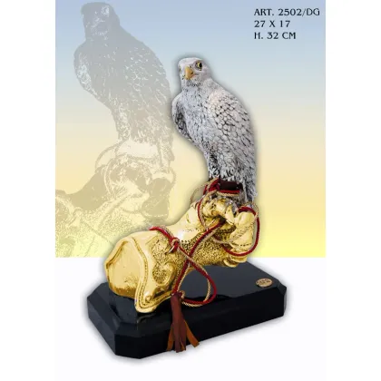 Zdjęcie Biały orzeł siedzący na dłoni