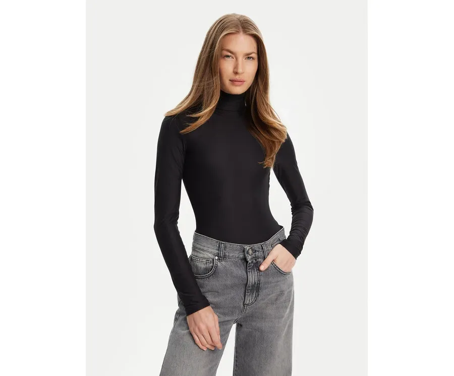 obrazek 1 Guess Body O5GM10 KCDE0 Czarny Regular Fit