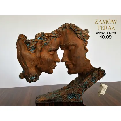 Picture A fantastic sculpture of two people in love