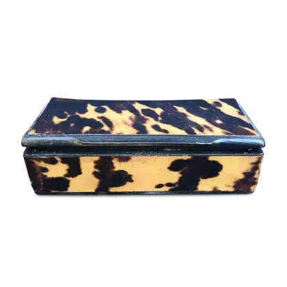 Zdjęcie Prostokątna skrzynka z XIX wieku