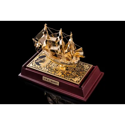 Zdjęcie Unikatowy statek HMS Bounty na biurko