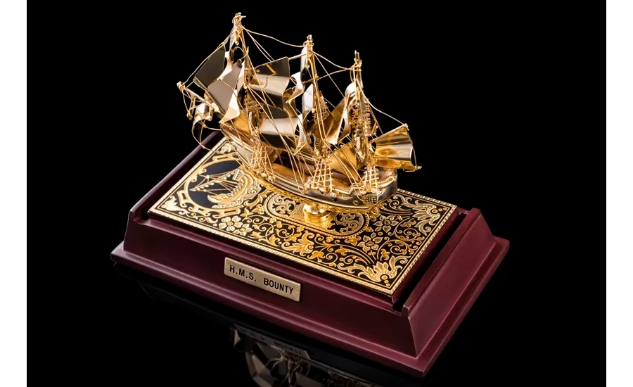 obrazek 1 Unikatowy statek HMS Bounty na biurko