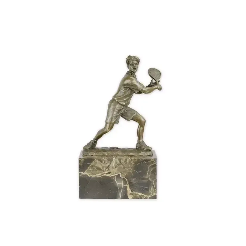Statuetka tenisty