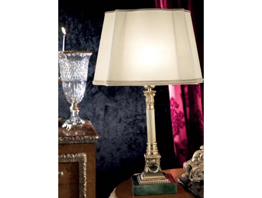 picture 1 Elegant table lamp made of gold-plated brass