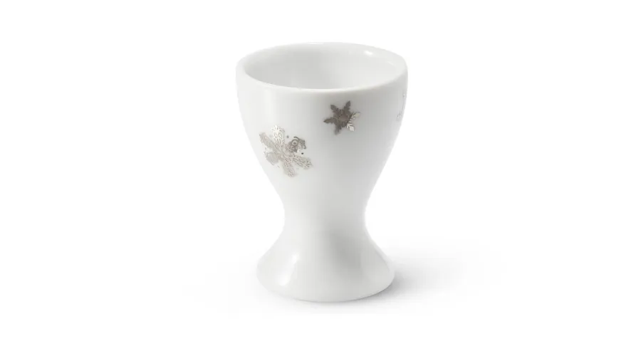 obrazek 1 Piękny porcelanowy kieliszek na jajko zdobiony motywem płatków śniegu – Leander