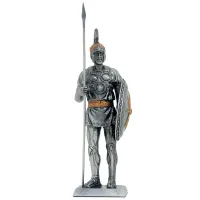 Zdjęcie Ręcznie wykonana figurka rzymskiego żołnierza z pewteru