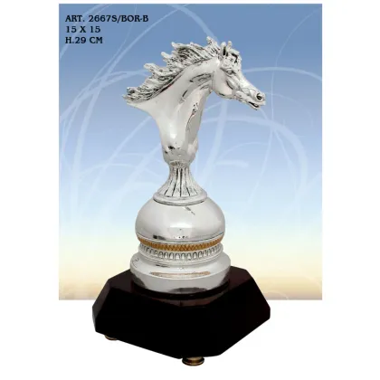 Zdjęcie Wyjątkowa figura dumnego konia