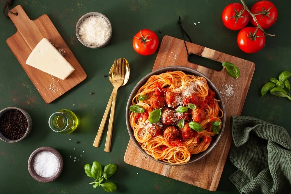 Spaghetti bolognese z twistem – jakie dodatki uczynią je jeszcze smaczniejszym?
