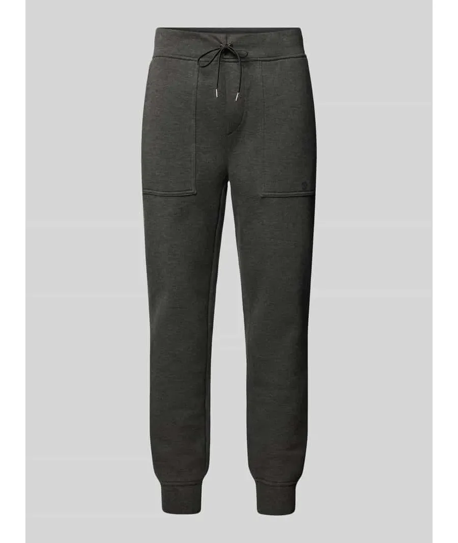 obrazek 1 Spodnie dresowe o kroju slim fit z nakładanymi kieszeniami