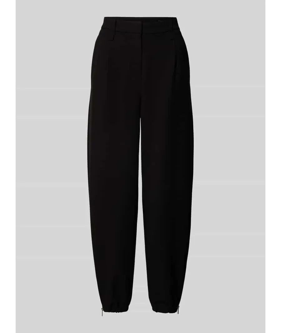 obrazek 1 Spodnie materiałowe o kroju tapered fit z zakładkami w pasie model ‘Olivia’