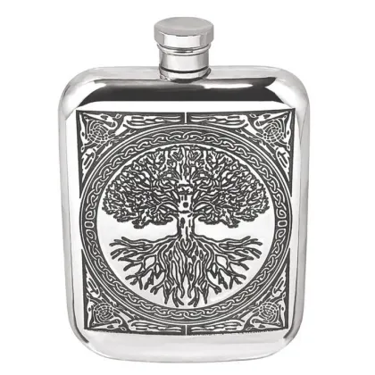 Zdjęcie Oszałamiająca piersiówka na upominek z wzorem celtyckiego drzewa życia