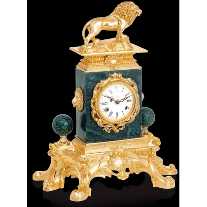 Picture Luxurious gold-plated clock for the living room
